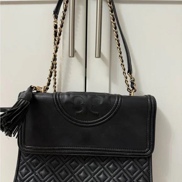 Tory Burch Large Black Matte Fleming Quilted Convertible Leather Shoulder Bag - Picture 2 of 11